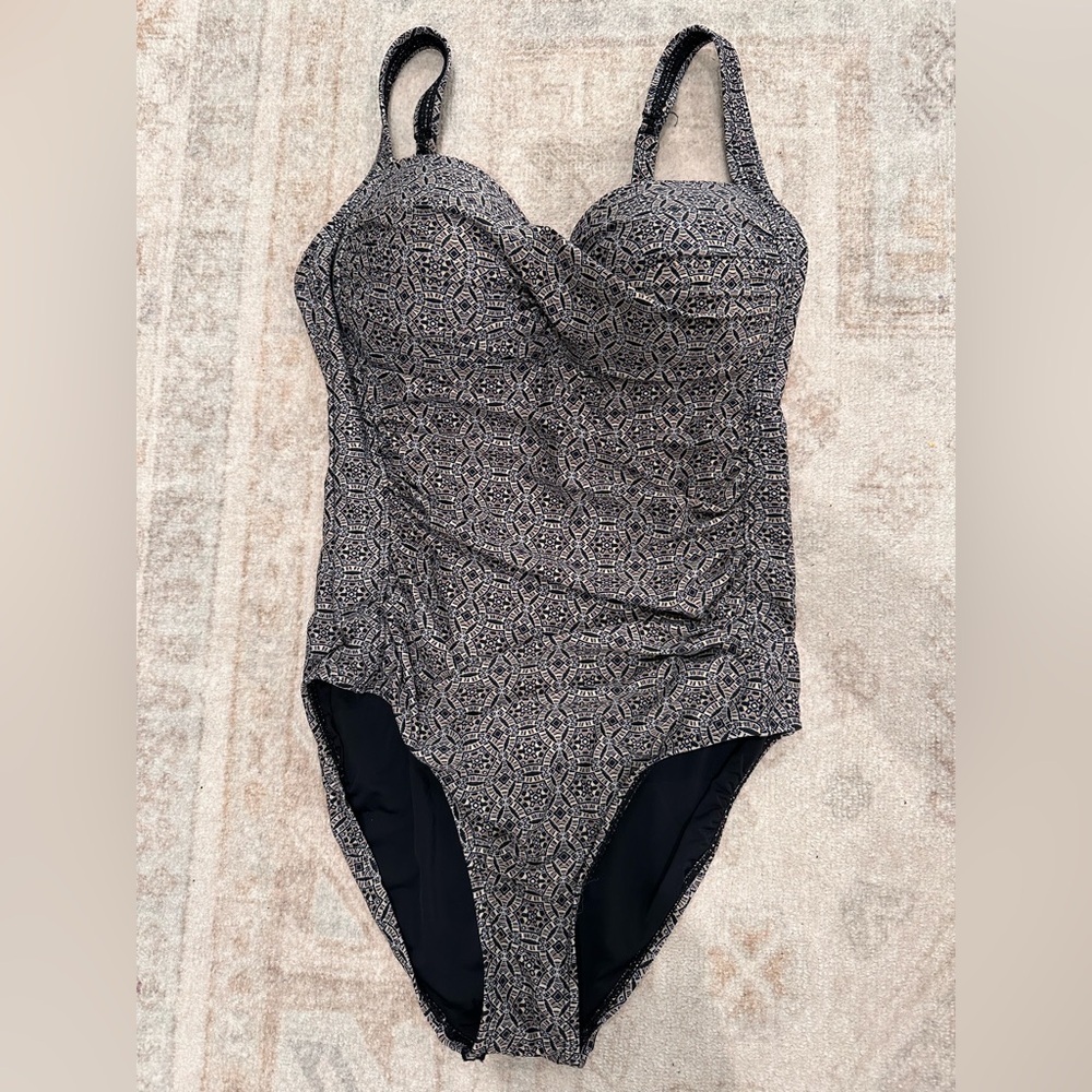 Women’s Niptuck Swim Padded Cup OnePiece Swimsuit 8
